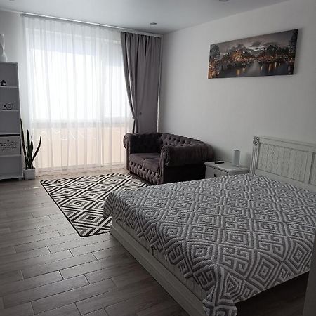 Apartment Comfort On Ruska Street Chernivtsi Exterior foto